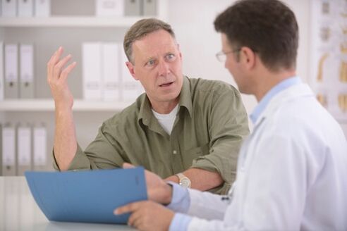 Moitas veces, o paciente só descobre a presenza de prostatite crónica cando visita un médico.